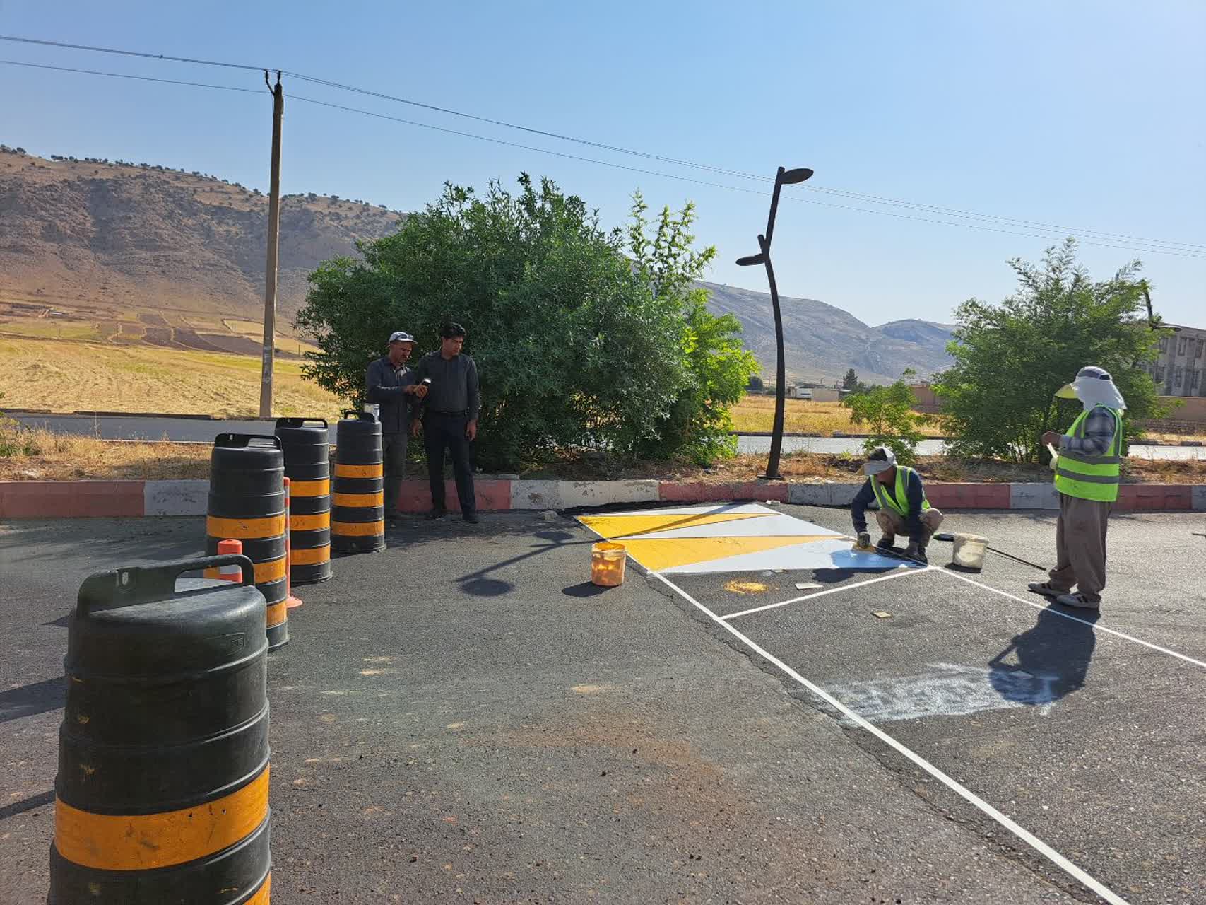ارتقای ایمنی تردد شهروندان با اجرای سرعت‌گیرهای استاندارد در زرنه